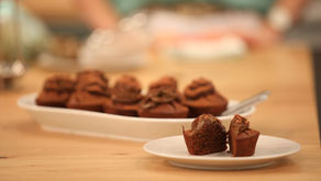 Muffins saudáveis com cobertura de cacau