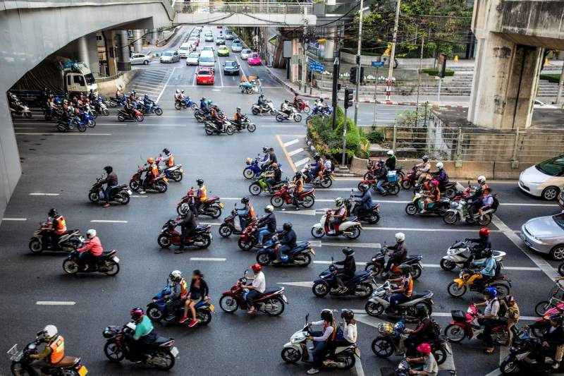 Motorbike traffic in Bangkok_800x533