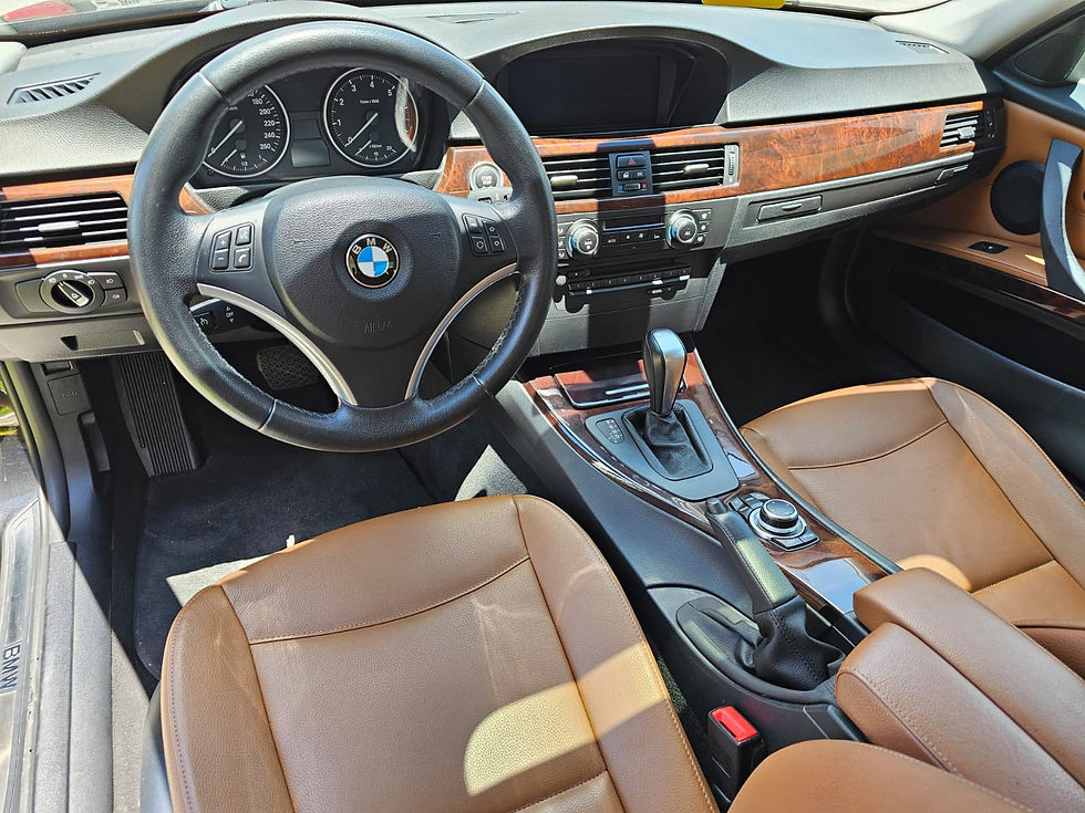 Miniatura: BMW 325i 2011
