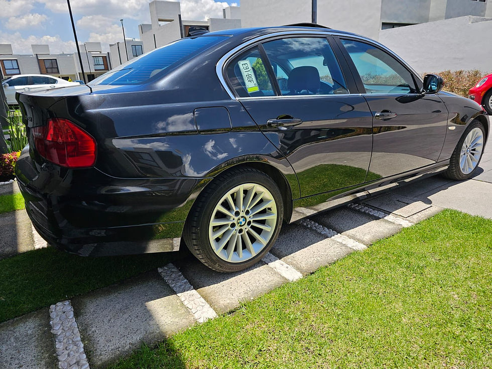 Miniatura: BMW 325i 2011