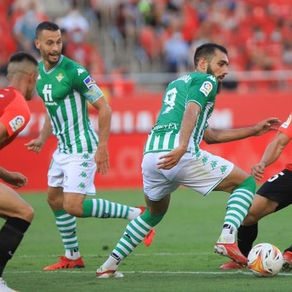 El Betis consigue un punto sin defensa