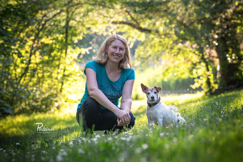 Frau mit Hund Jack Russel Posteiner Photography - Mensch-Tier-Fotografie Wien Niederösterreich und Burgenland