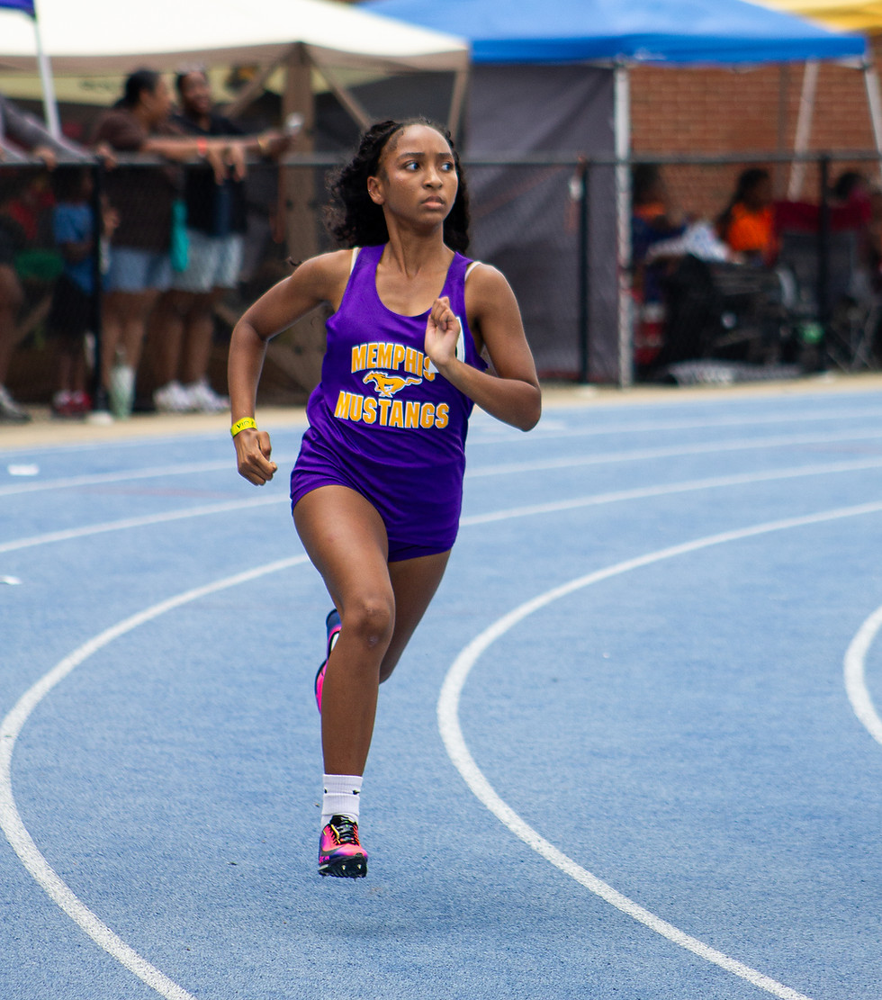 Brylee Randolph, Memphis Mustang athlete running the curve during the 800m at 2026 AAU District Meet.