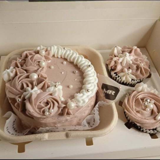 Bento Combo ( mini cake w/2 cupcakes )