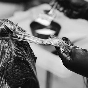 Les coulisses d’une couleur réussie : l’expertise au service de vos cheveux
