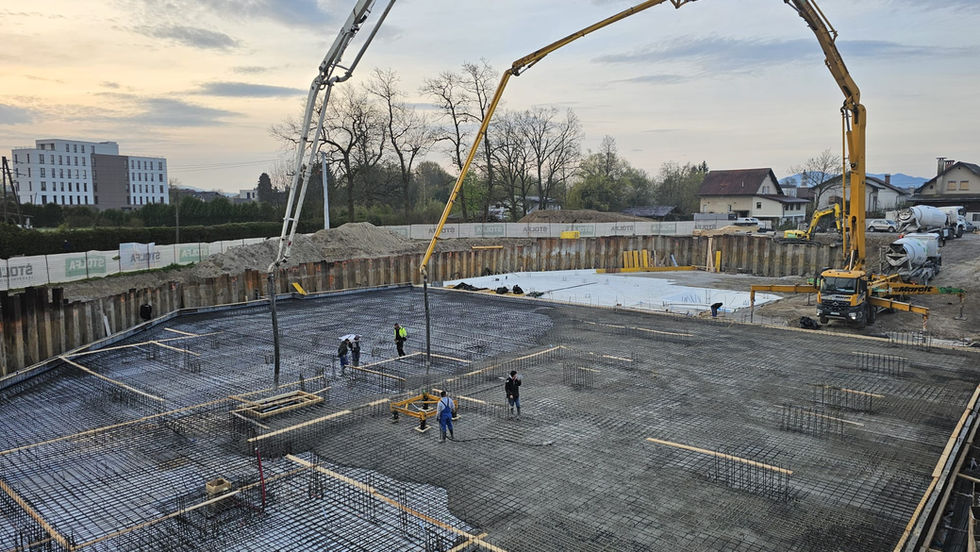 Rezidenca Rožna Dolina Marolt Beton.jpg