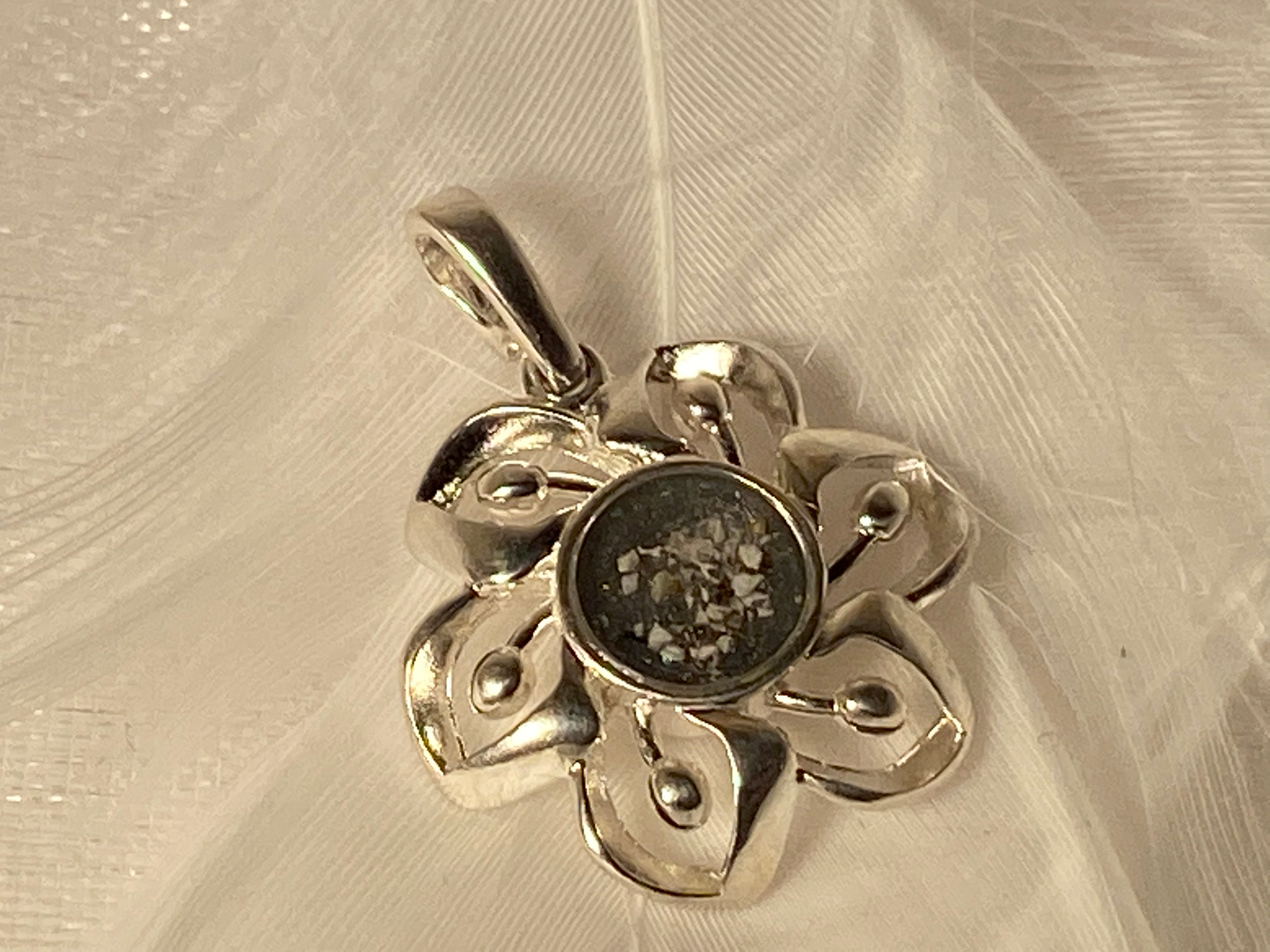 Swirl flower pendant 