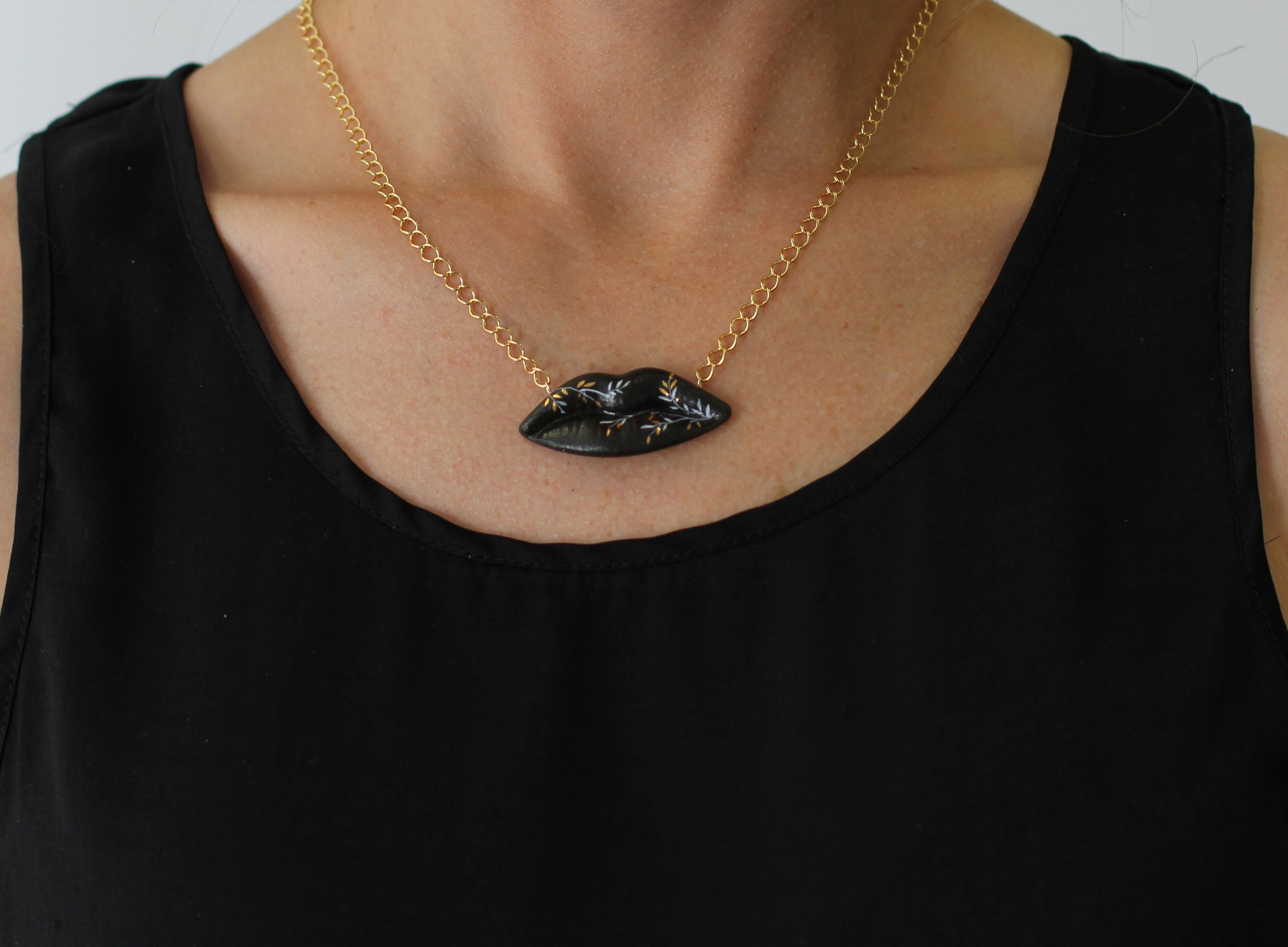 DECORATION BLACK LIPS NECKLACE