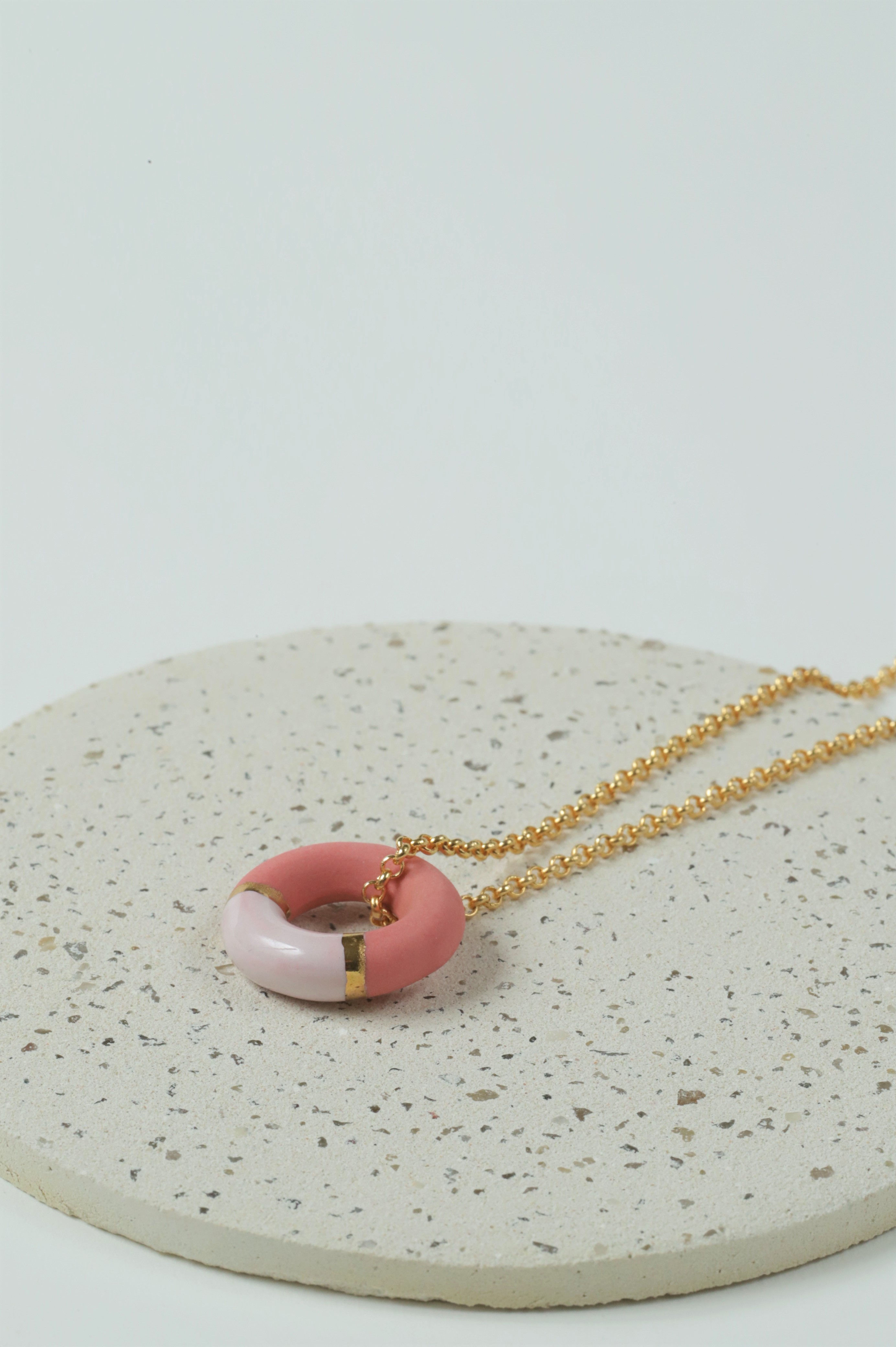 PINK WHITE & GOLD SMALL WIDE HOOP NECKLACE