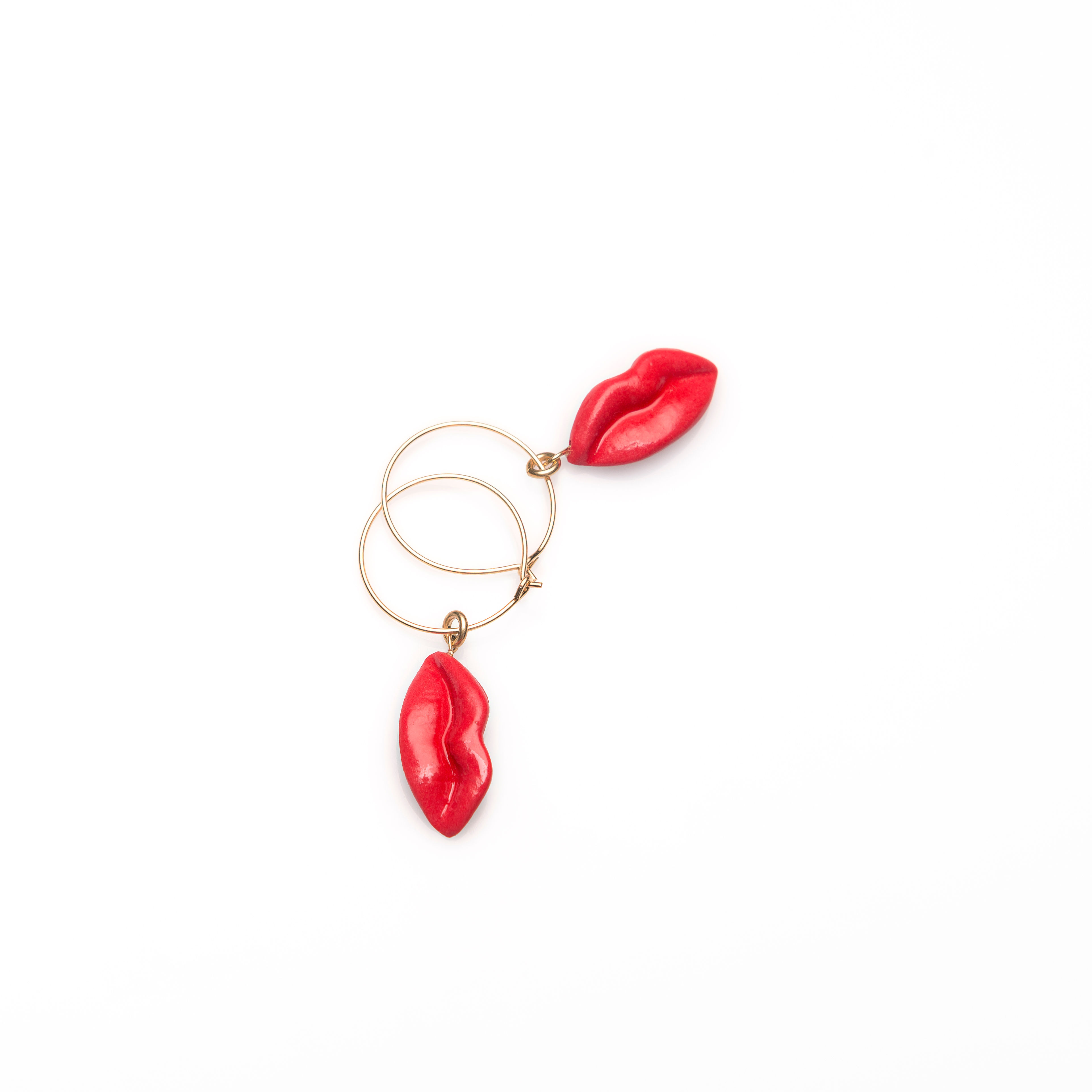 RED S HOOP EARRINGS