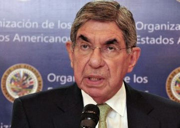 Oscar Arias afirma que cubanos gobiernan en Venezuela