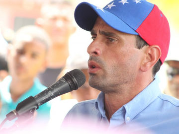 Capriles sugiere al gobierno 50% de aumento salarial