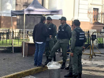 Guardia Nacional impide acceso a los diputados opositores a la Asamblea Nacional