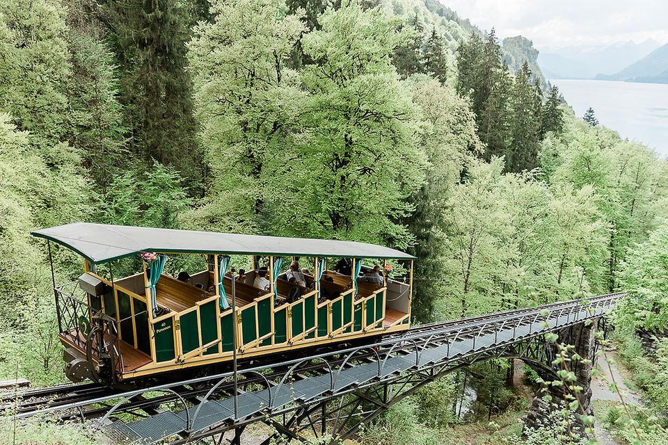 Standseilbahn - Brienzersee - älteste Europas - Hochzeit - Anreise per Schiff und Bahn - Wälder - Bäume - Natur