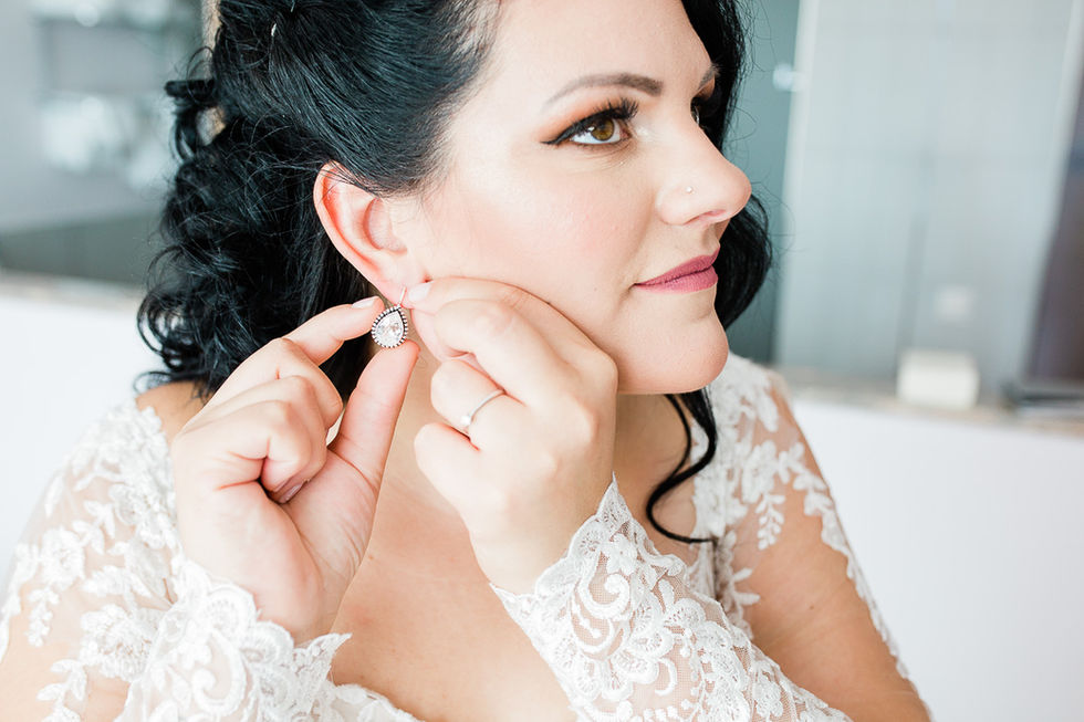 Heiraten-Hotel-Eden-Spiez-Getting-Ready-Braut-Ohrstecker