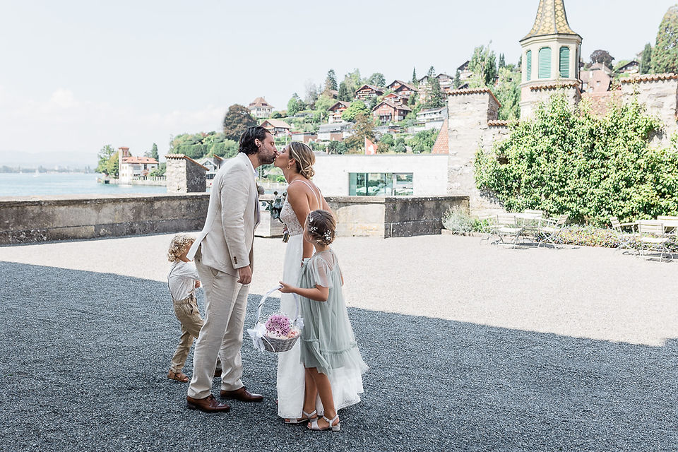 Braut Bäutigam - Firstlook mit Kindern - Familie - Schloss Oberhofen - Kuss