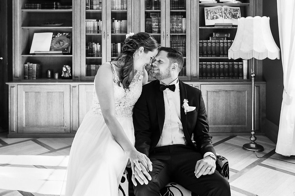 Hochzeit-Freie-Trauung-Schloss-Hünigen-Paarfotos