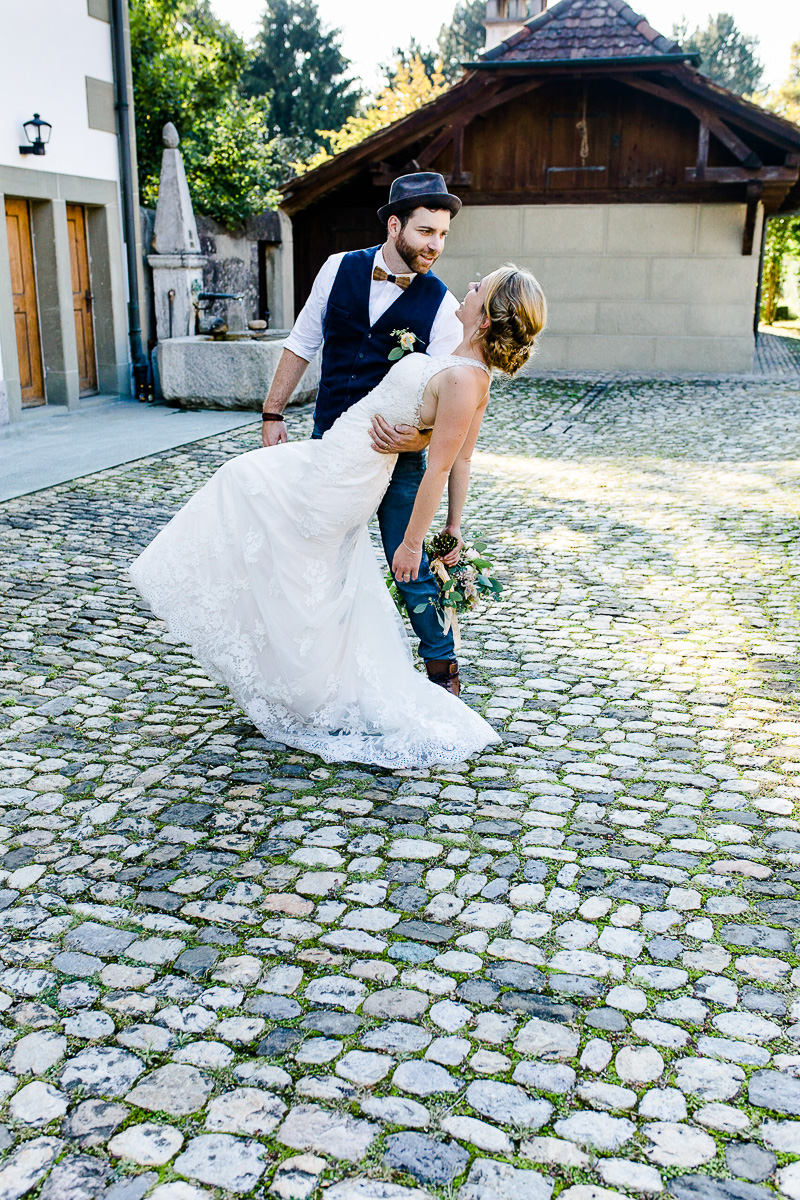 Brautpaarsession-Brautpaarfotos-Brautstrauss-Brautkleid-Ittigen