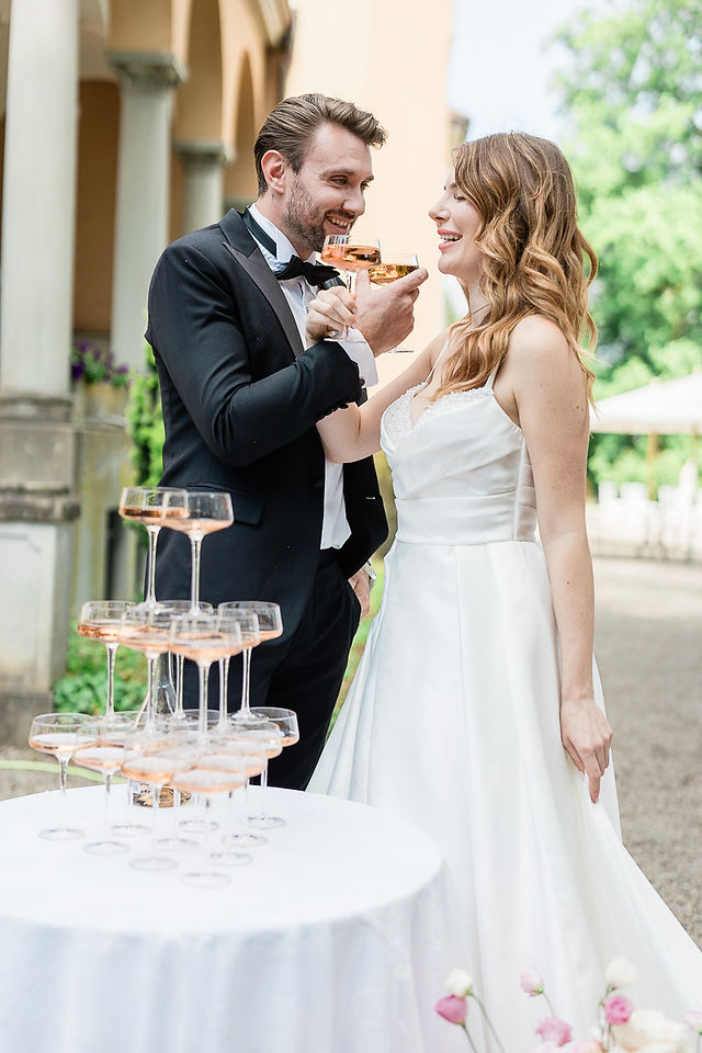 Sektempfang Hochzeit Villa St. Charles Hall Brautpaar