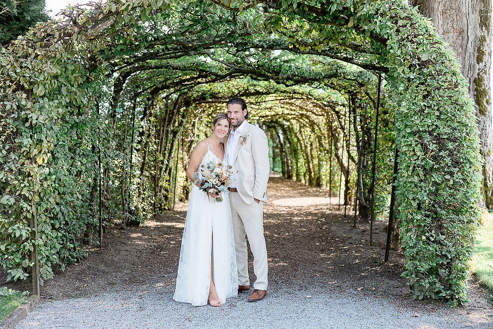 Schloss Oberhofen - Laubenweg - Bautpaar - Hochzeitsanzug - Brautkleid