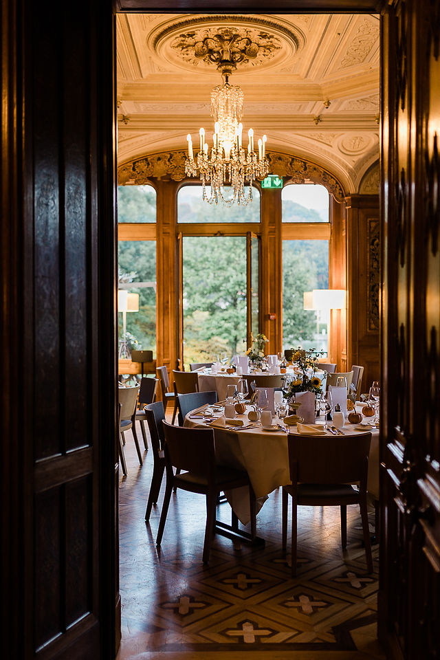 Rougemont-Saal - Tischdecko Hochzeit - heiraten im Schloss Schadau in Thun - Festsaal