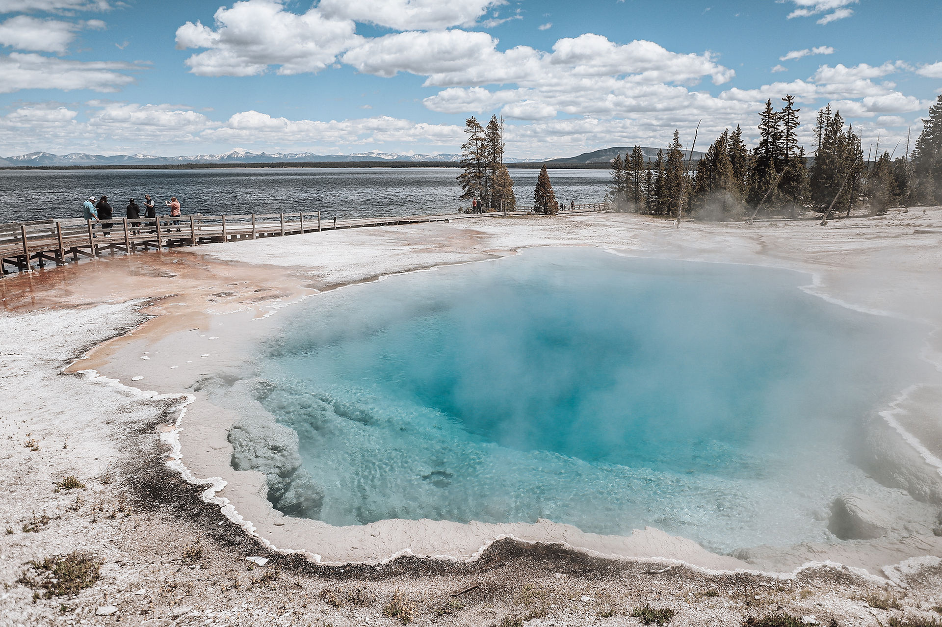 Visiting Yellowstone. Sightseeing in Yellowstone