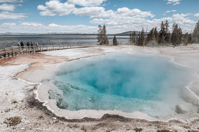 Visiting Yellowstone. Sightseeing in Yellowstone