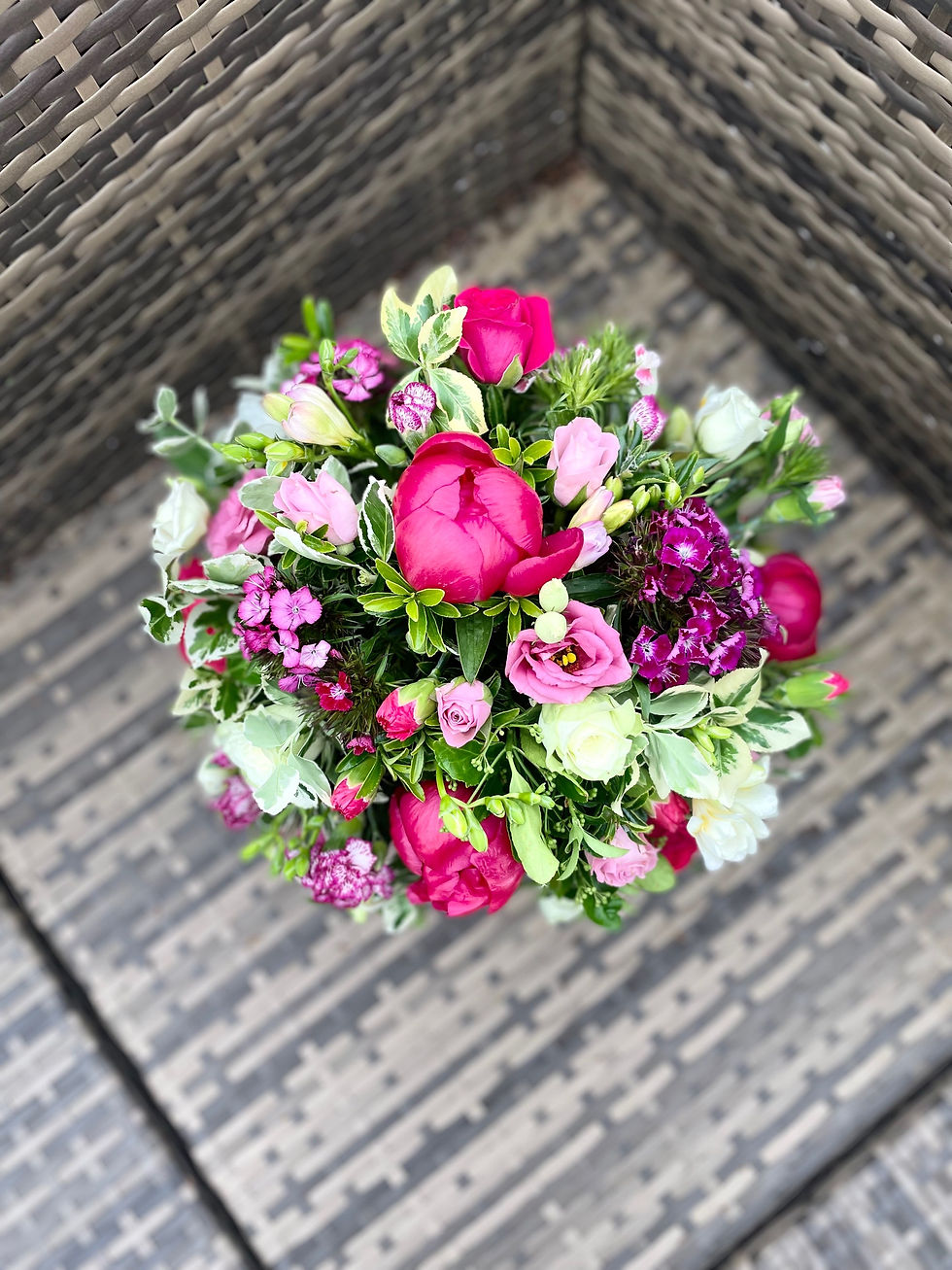 Thumbnail: Small Gift Arrangement