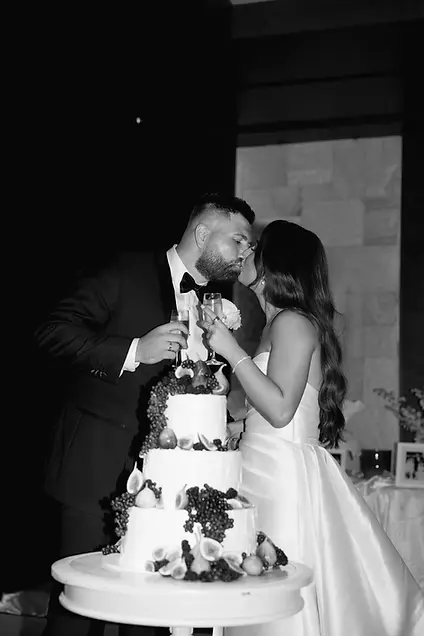 Regal boho wedding cake with fresh figs and grapes. Zest The Spit.