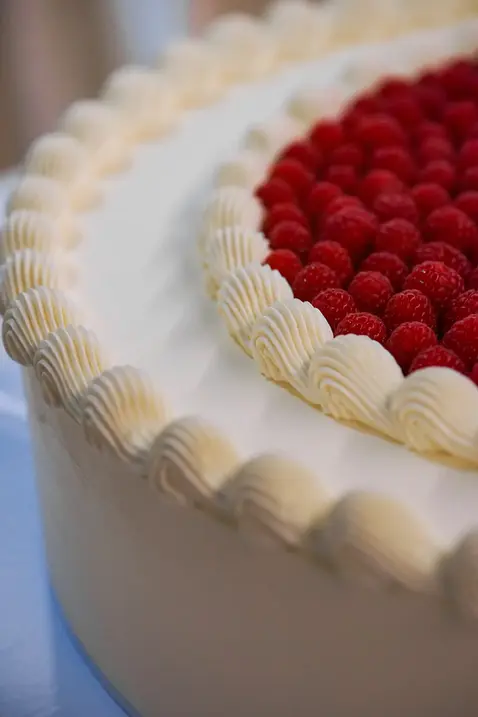 Raspberry wedding cake sydney. Clarence House sydney.
