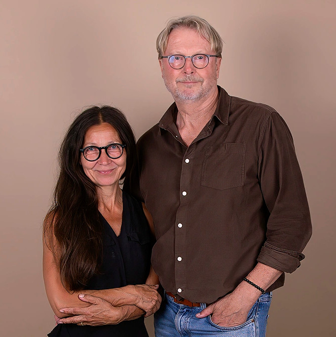 Maibritt och Tom som kramas