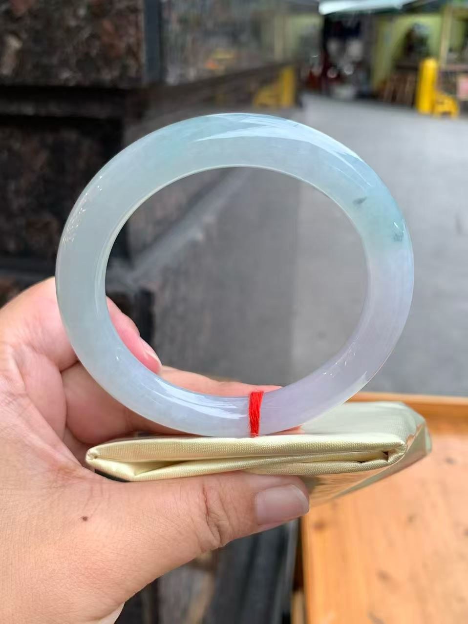縮圖：【新货-FBZ0064】57圈糯冰种淡绿飘花淡紫春彩圆条翡翠手镯  Jadeite Bangle Size 57