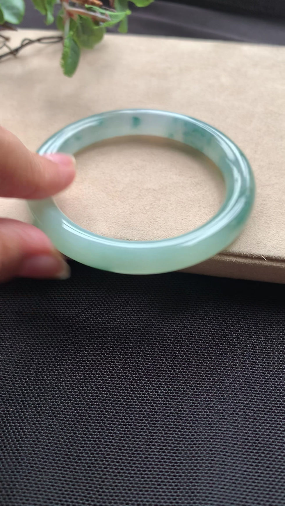 Thumbnail: 【新货-T0079烟水谣】53圈冰飘花圆条翡翠手镯  Jadeite Bangle Size 53