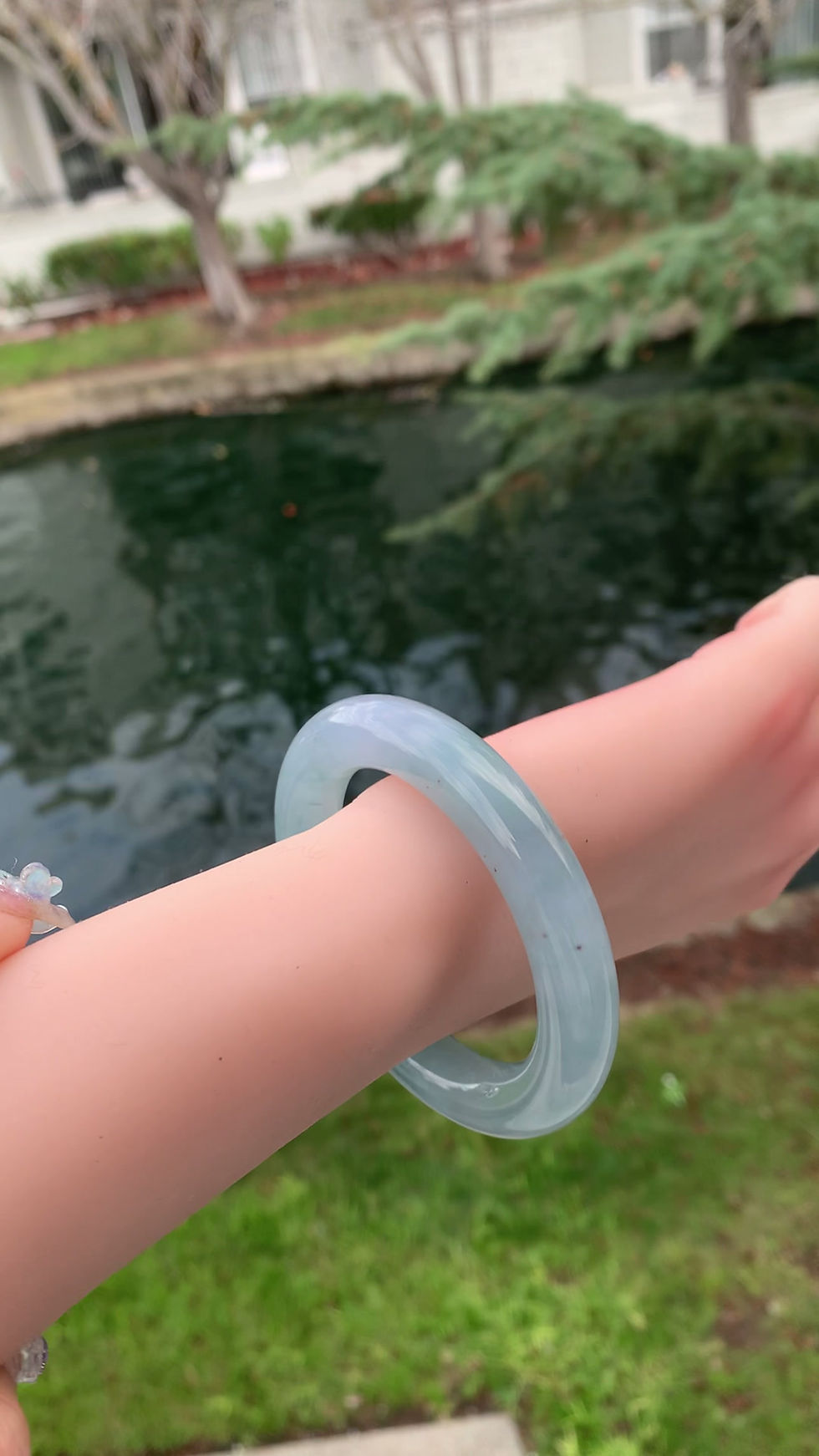 Thumbnail: 【闲置A195】54圈冰胶蓝绿飘花胖圆条翡翠手镯  Jadeite Bangle Size 54