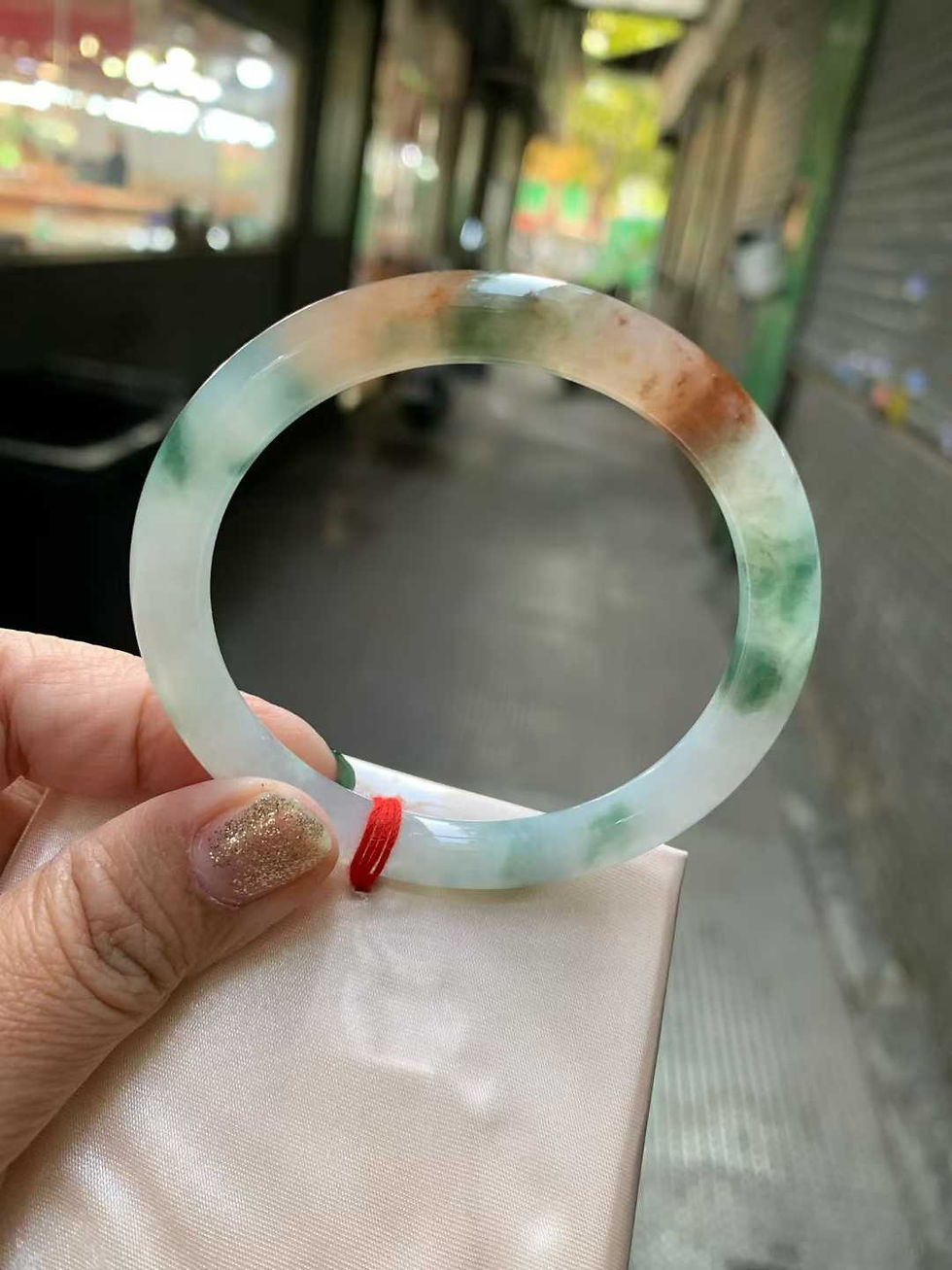 Thumbnail: 【新货-T980】54.2圈唐三彩黄翡飘花圆条翡翠手镯  Jadeite Bangle Size 54.2