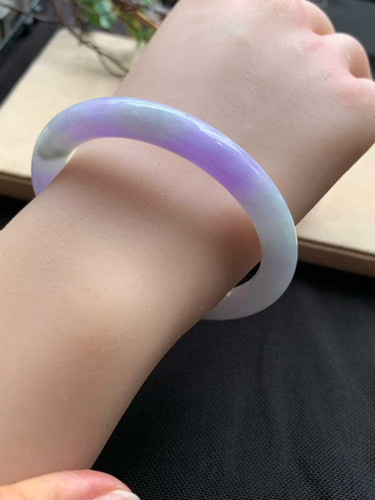 新货-春语】56圈糯种紫飘花春彩美人条翡翠手镯Jadeite Bangle Size 56