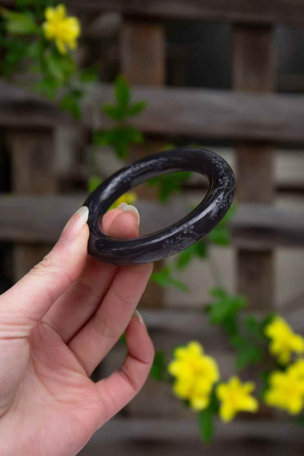 Thumbnail: 【新货K892】53圈和田玉黑梅花♣️雕刻手镯圆条  Hetian Jade Bangle Size 53