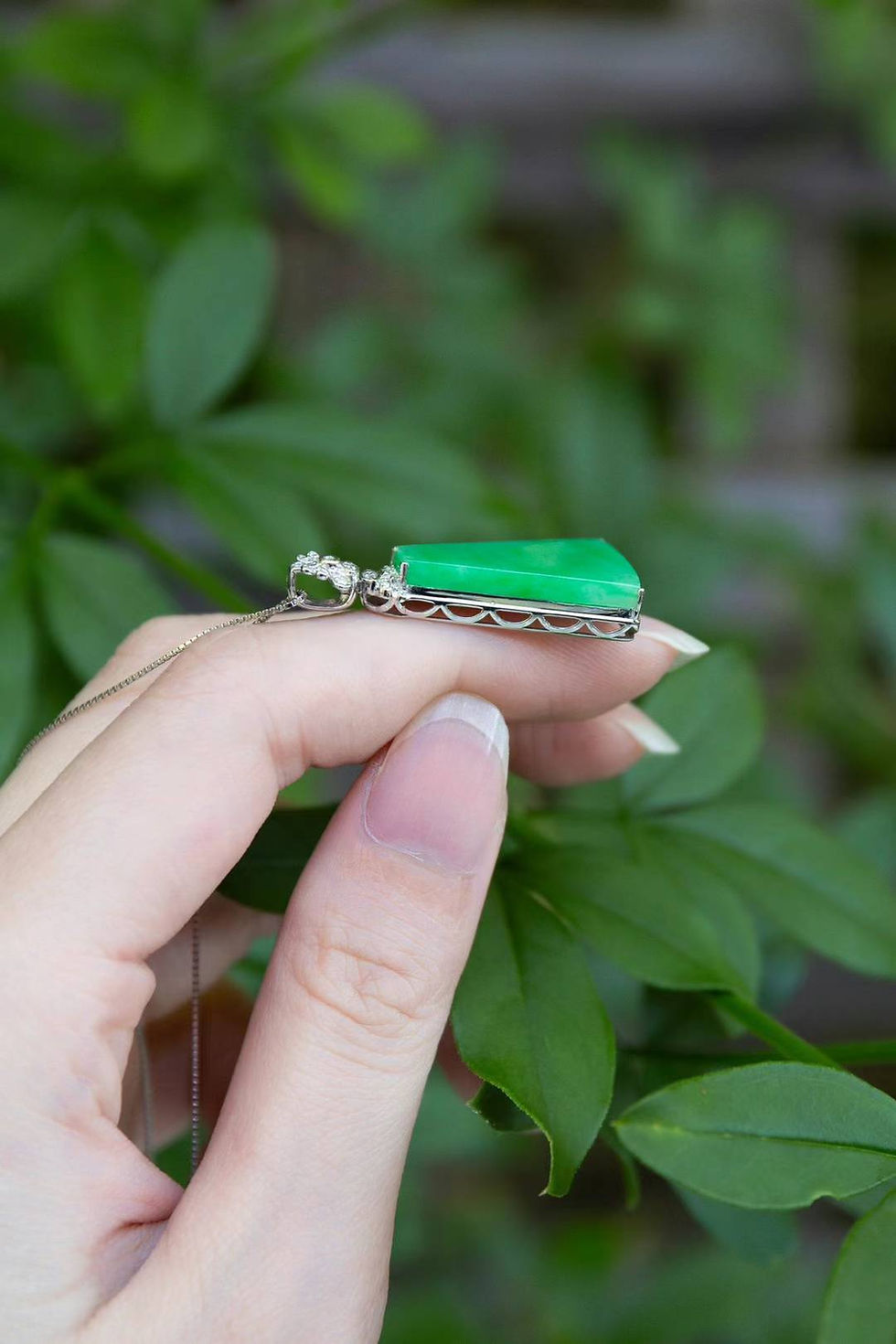 Thumbnail: 【新货】18k金钻阳绿无事牌翡翠吊坠