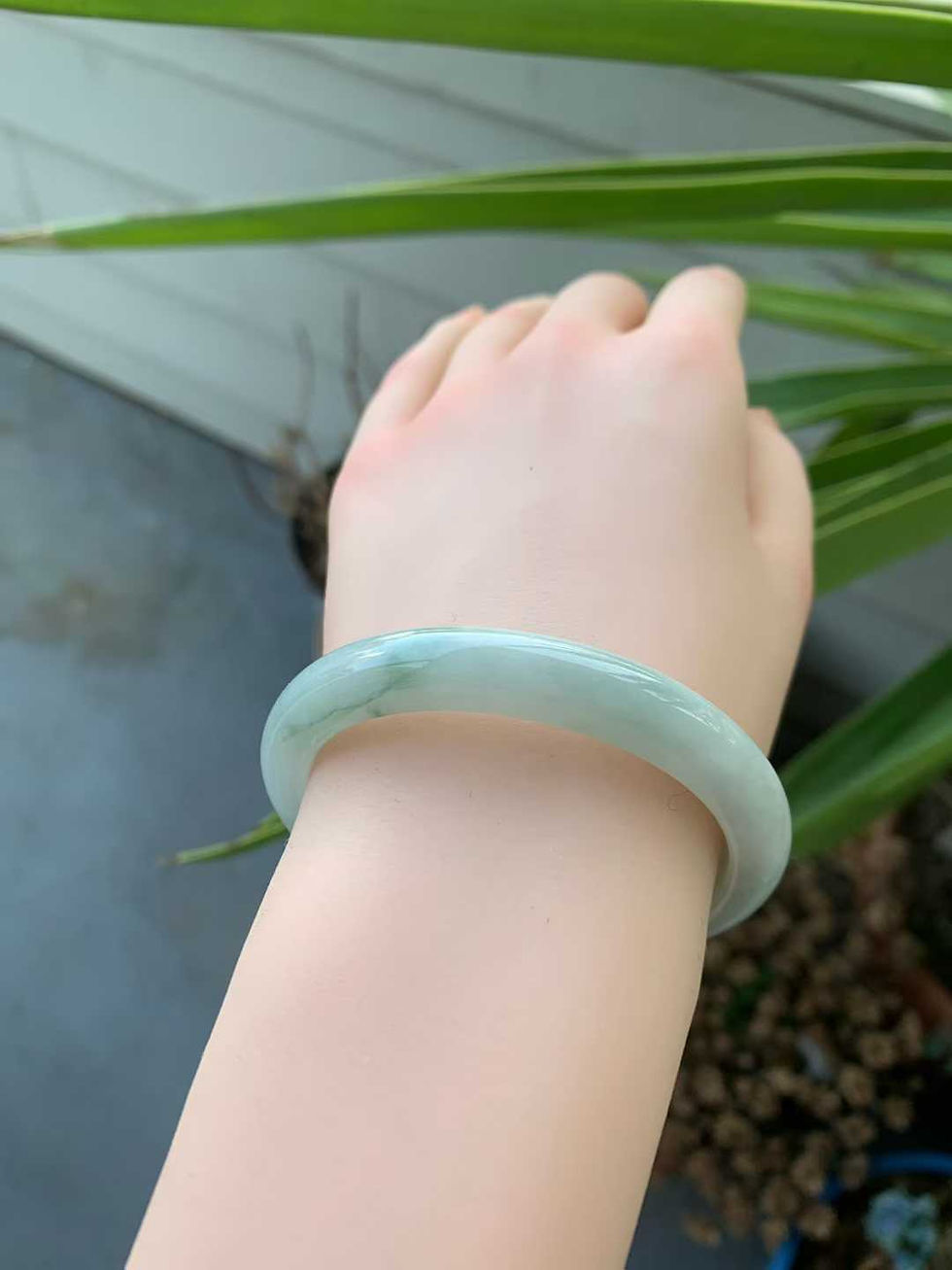 Thumbnail: 【闲置D901】54圈糯种飘花贵妃翡翠手镯  Jadeite Bangle Size 54