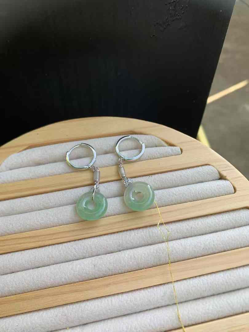 Thumbnail: 【新货FP-7311】18k金冰绿小甜甜圈翡翠耳包