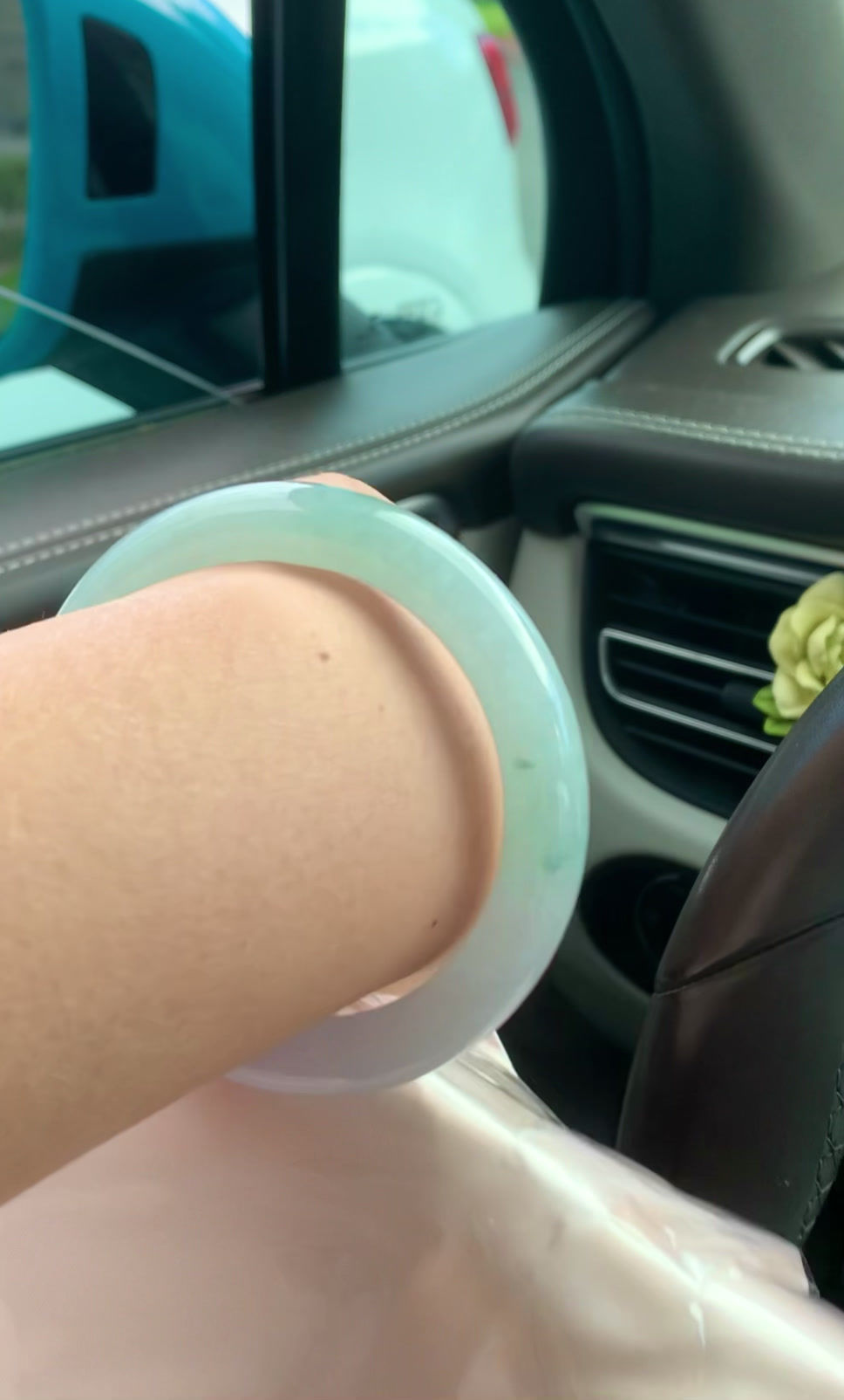 縮圖：【新货-FBZ0064】57圈糯冰种淡绿飘花淡紫春彩圆条翡翠手镯  Jadeite Bangle Size 57