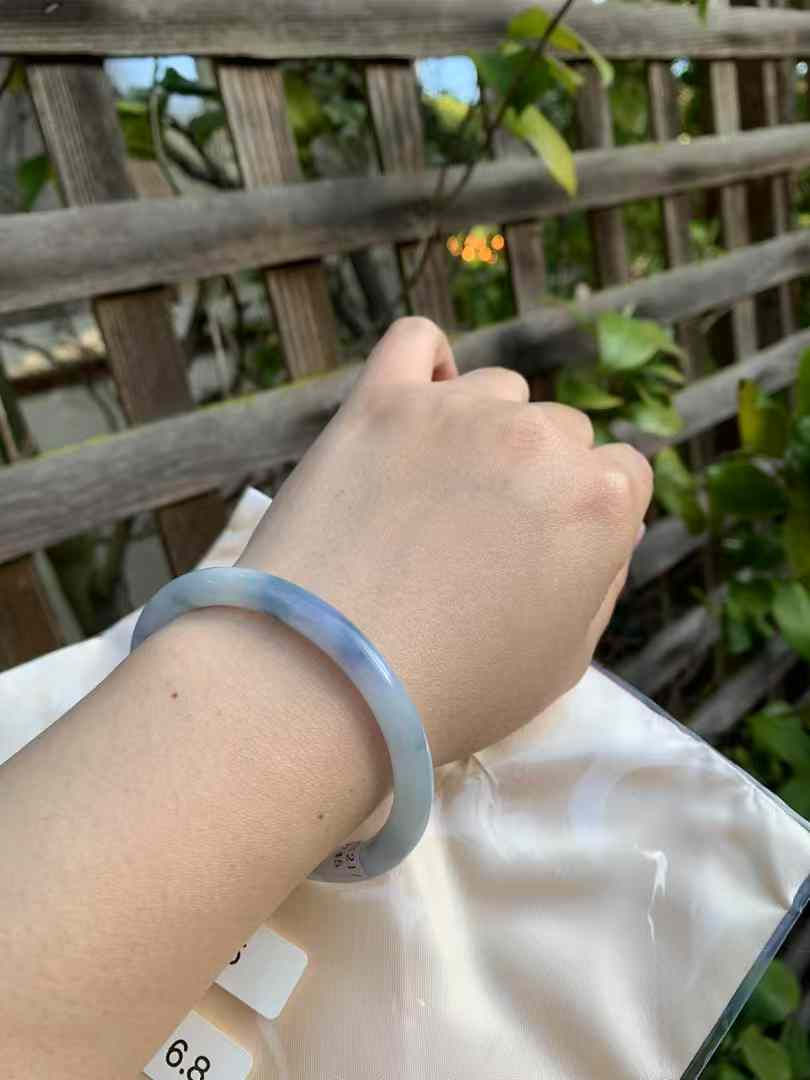 Thumbnail: 【闲置A184】57圈紫罗兰飘花大圈口细圆条入门级小莫奈翡翠手镯  Jadeite Bangle Size 57