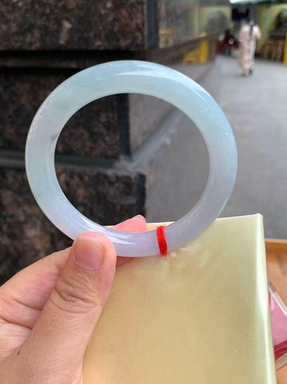 縮圖：【新货-FBZ0064】57圈糯冰种淡绿飘花淡紫春彩圆条翡翠手镯  Jadeite Bangle Size 57