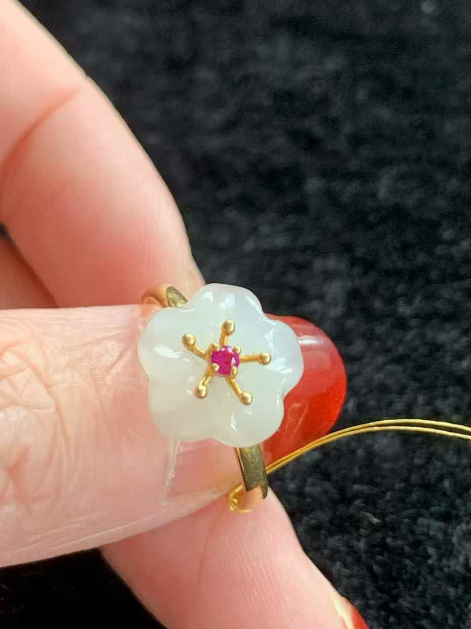 Thumbnail: 【新货-1861】18k和田玉梅花戒指