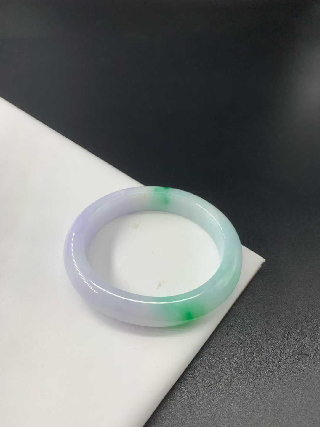 【闲置A200】54.8圈阳绿春彩贵妃手镯 Jadeite Bangle Size 54.8