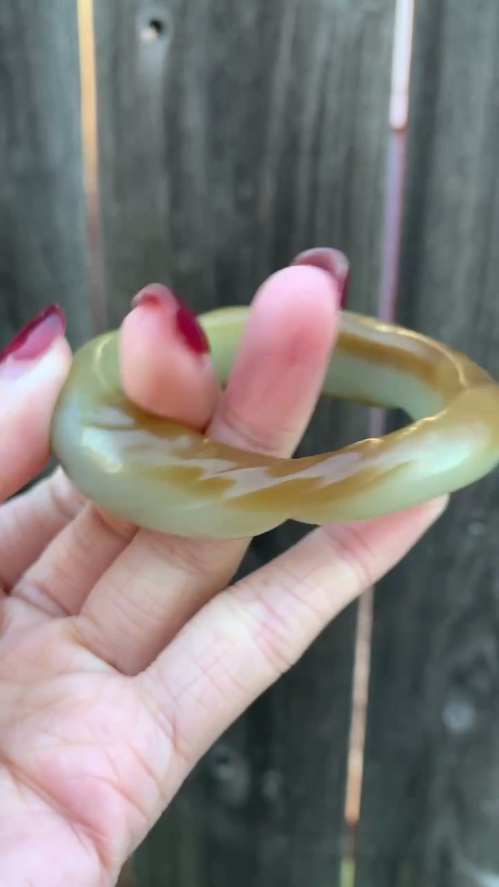 Thumbnail: 【闲置B117】53.5圈籽料黄沁不规则和田玉手镯  Hetian Jade Bangle Size 53.5