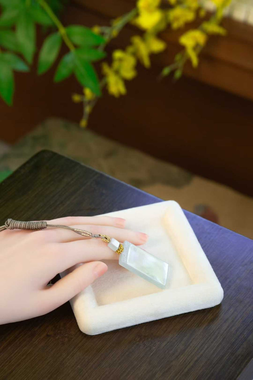 Thumbnail: 【新货FP-5081】白色冰种仿古纹翡翠无事牌