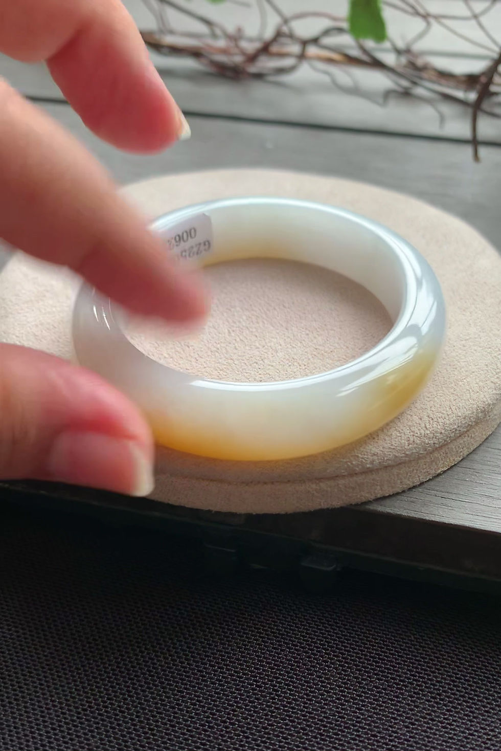 Thumbnail: 【新货-T0095盈光】51圈鸡蛋黄亮黄翡翡翠贵妃手镯  Jadeite Bangle Size 51