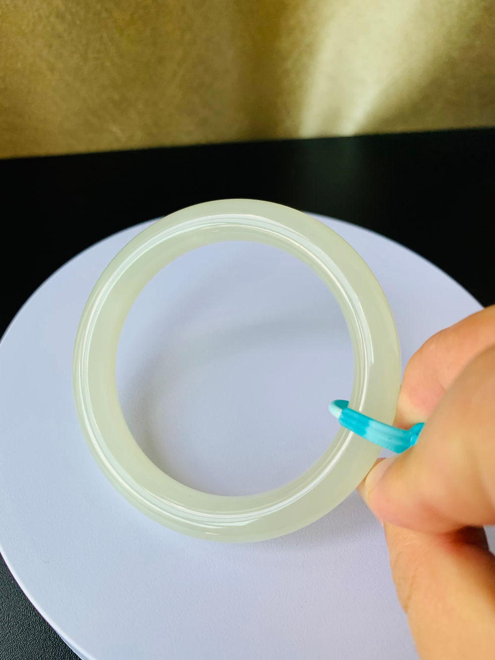 縮圖：【新货-HB3485】55圈青海料浅晴白色和田玉圆条手镯  Hetian Jade Bangle Size 55