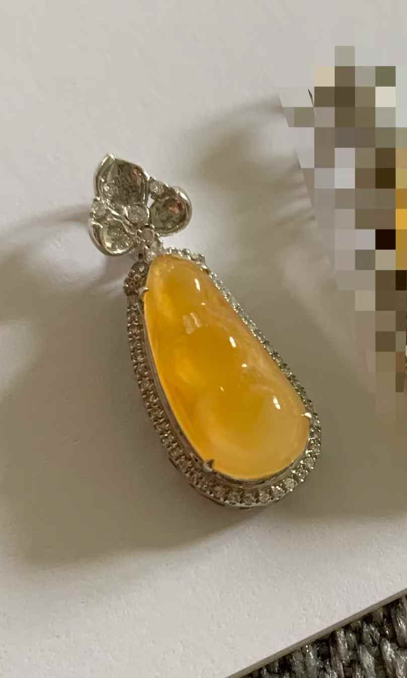 【闲置C207】18k金镶钻冰胶鸡油黄满黄胖豆翡翠福豆吊坠